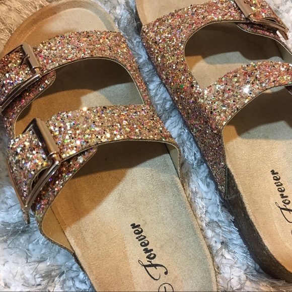 RESTOCKED 💕 Gold sparkle sandals - Picture 4 of 7